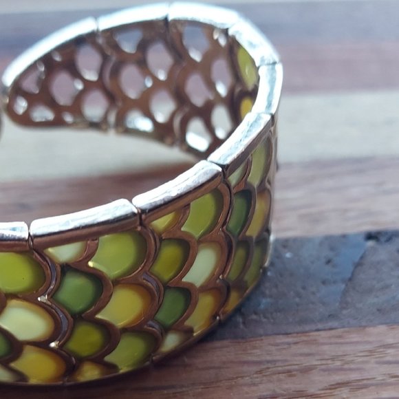 Medieval Dragon Scale Lucite Green Yellow Cream Gold Tone Targaryen Cuff - Picture 3 of 7